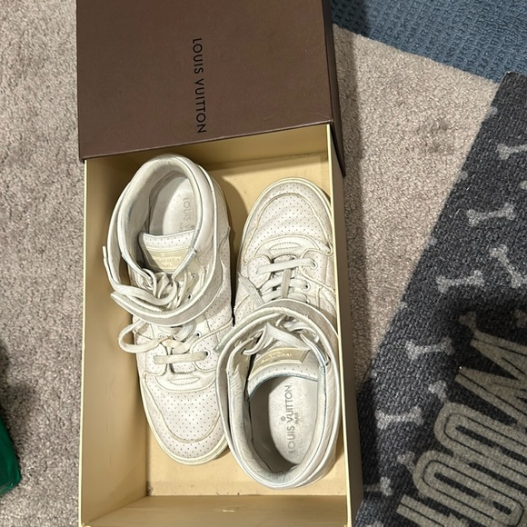 Louis Vuitton shoe - Picture 7 of 7